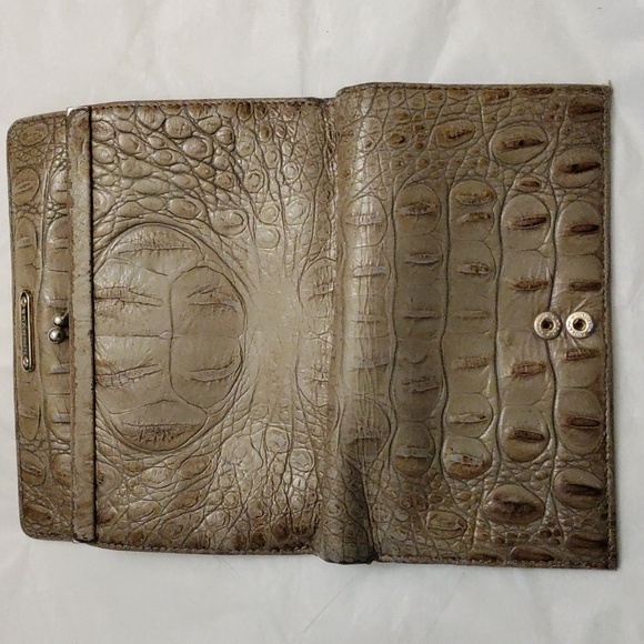Brahmin Kisslock Wallet - Picture 5 of 9